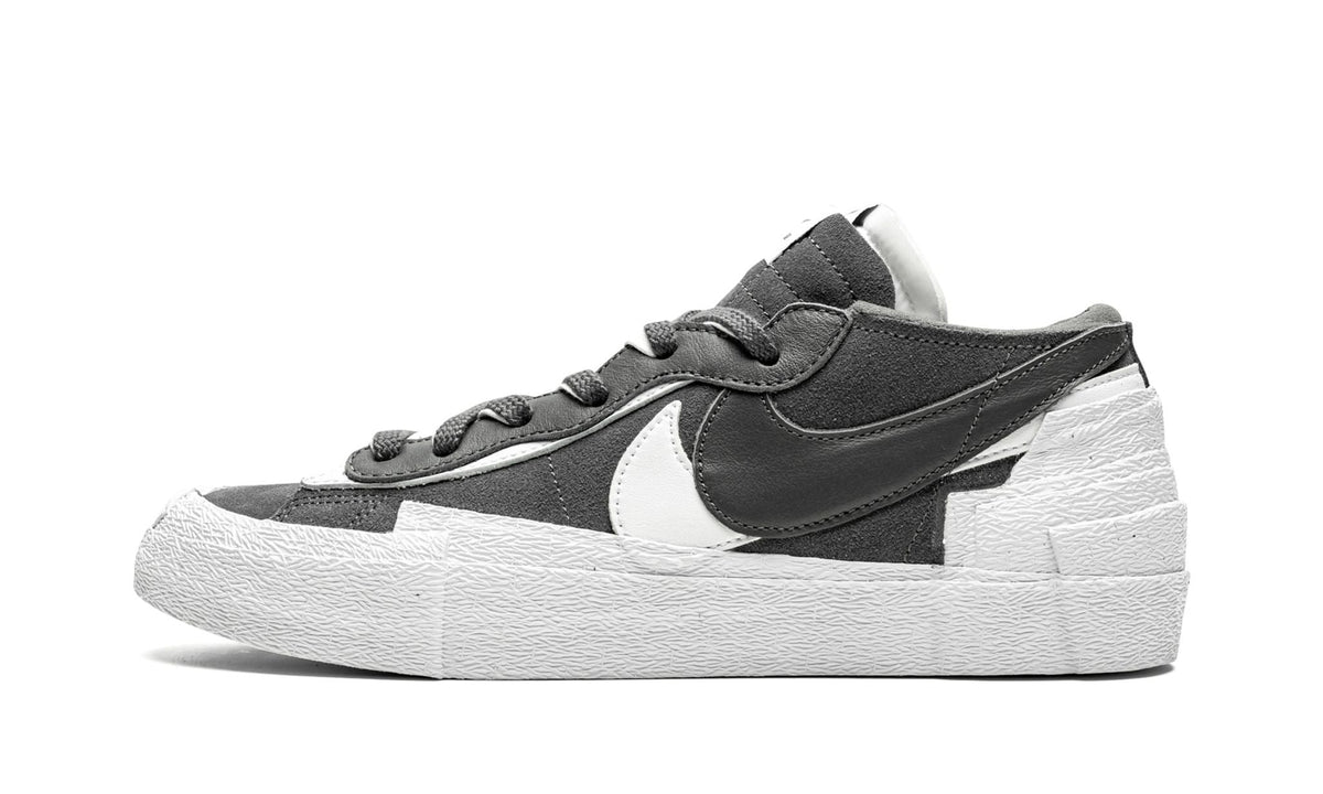 NIKE BLAZER LOW X SACAI GREY IRON/WHITE